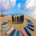 Surf sur la plage de Peniche, Portugal, expérience en bord de mer – Clicktodo | Surfing on Peniche beach, Portugal, seaside –